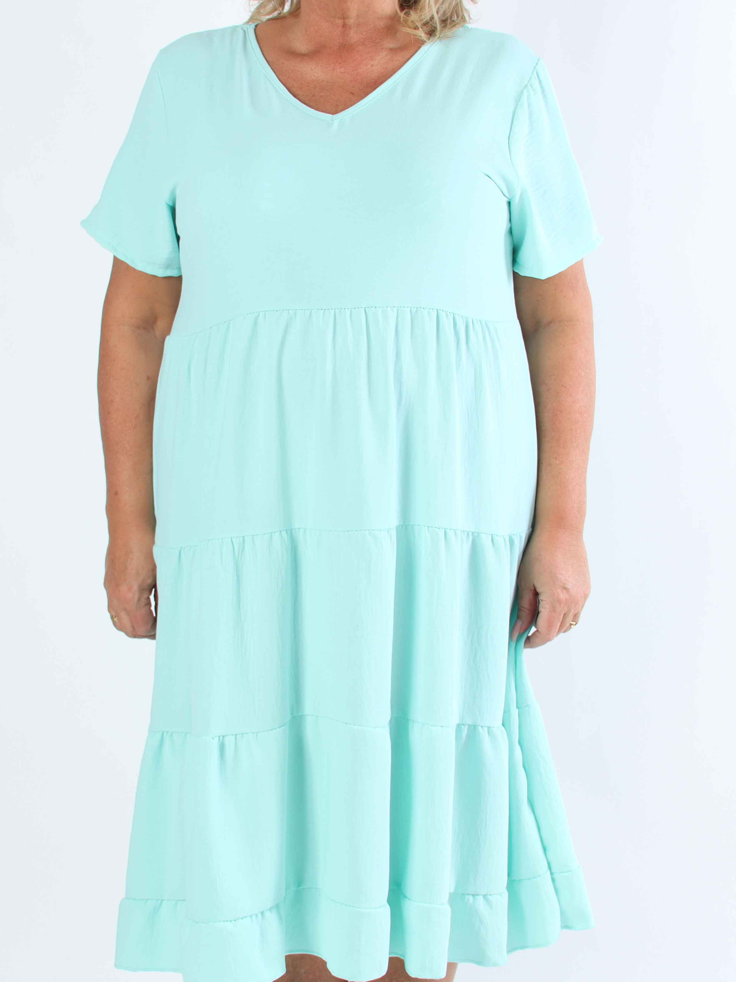 Shayna - Plus size kjole i viskose med broderet detaljer på ryggen